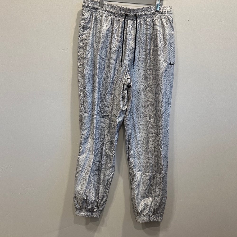 Nike Women’s Snake Pattern Joggers - Gray